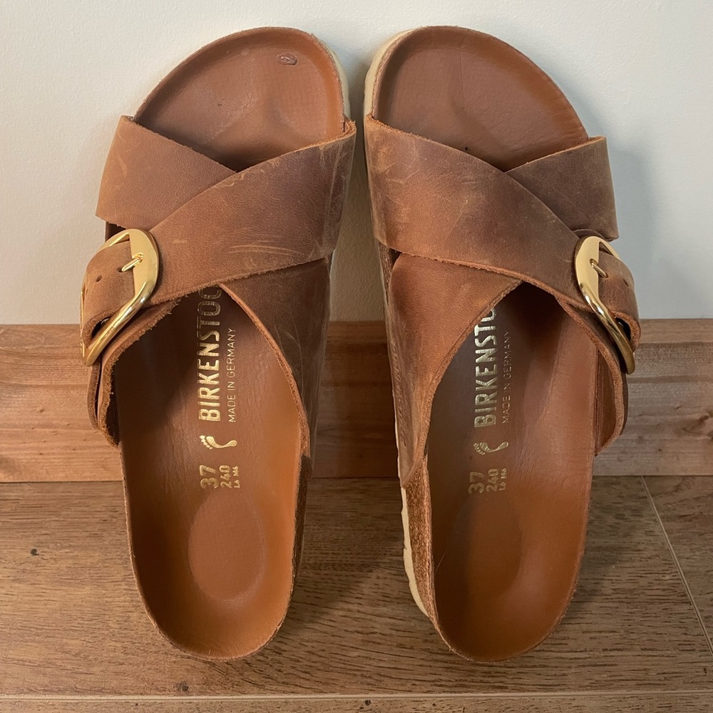 Birkenstock Siena Big Buckle Oiled Leather sandal. Size 37.